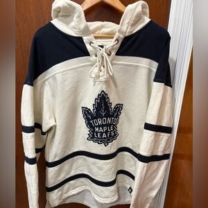 Toronto Maple Leafs hoodie in EUC, size L.